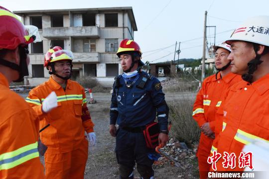 通過此次演練，進(jìn)一步檢驗(yàn)了部隊(duì)實(shí)戰(zhàn)能力，增強(qiáng)了官兵自信心。　吳壽臣 攝